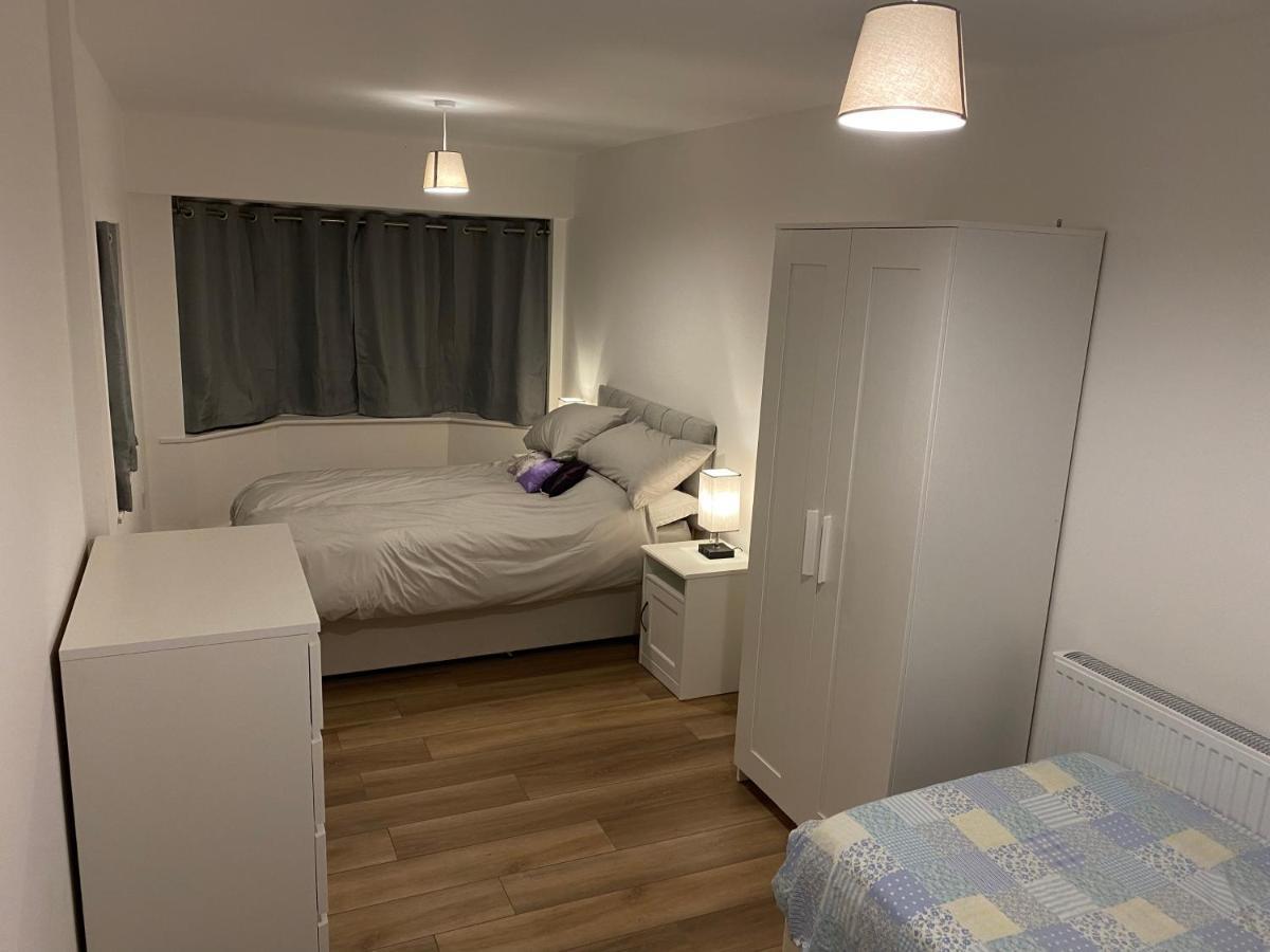 Adorable One-Bedroom Flat With Patio Garden. Southwick  Exteriér fotografie