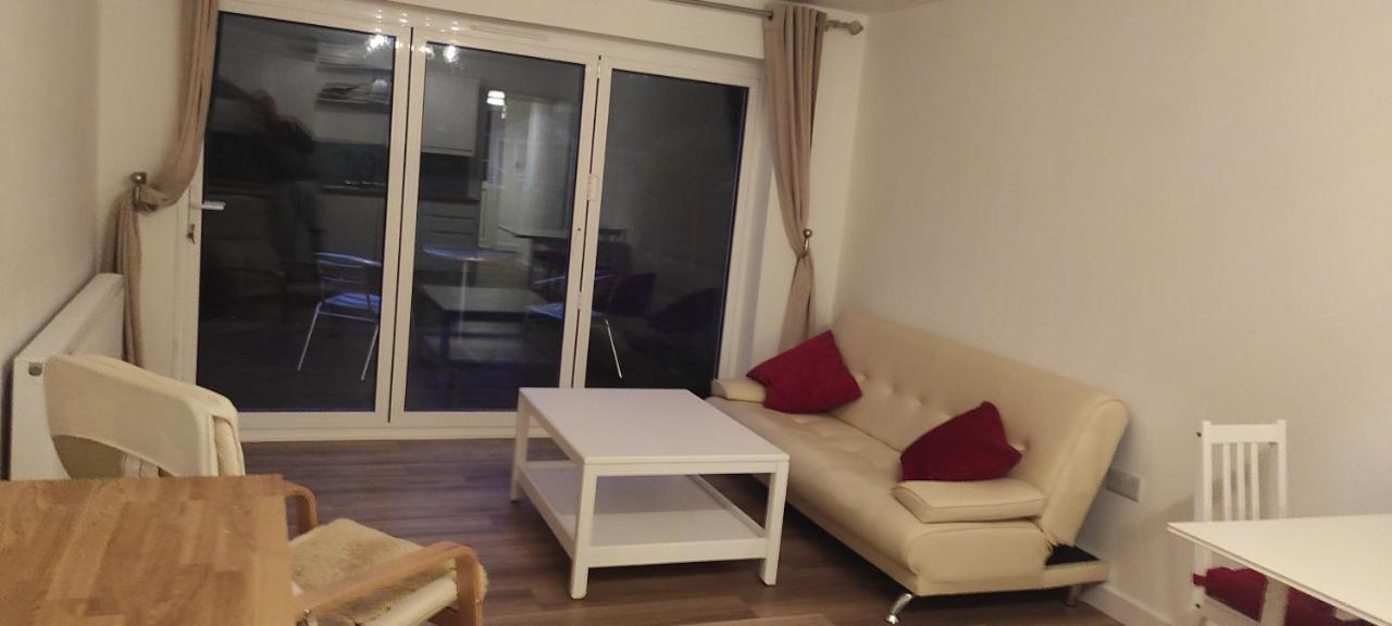 Adorable One-Bedroom Flat With Patio Garden. Southwick  Exteriér fotografie